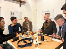 Cargar imagen en el visor de la galería, CORSO DI LAVORAZIONE DEL CUOIO : LA CINTURA