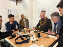 Cargar imagen en el visor de la galería, CORSO DI LAVORAZIONE DEL CUOIO : LA CINTURA