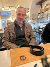 Cargar imagen en el visor de la galería, CORSO DI LAVORAZIONE DEL CUOIO : LA CINTURA