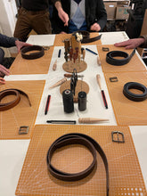 Cargar imagen en el visor de la galería, CORSO DI LAVORAZIONE DEL CUOIO : LA CINTURA