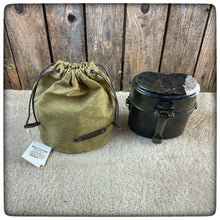 Laden Sie das Bild in den Galerie-Viewer, Oilskin/Waxed Canvas Bag M75 Italian/German Army Mess kit