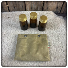 Laden Sie das Bild in den Galerie-Viewer, PROMETHEUS BUSHCRAFT Oilskin Spices Kit (3 pieces)