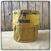Cargar imagen en el visor de la galería, OILSKIN / WAXED CANVAS Pot Bag DeLuxe - Round # 21cm / 8 inches - with pockets