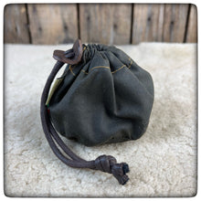 Charger l&#39;image dans la galerie, OILSKIN / WAXED Canvas Bag for UCO® Mini - Candle Lantern