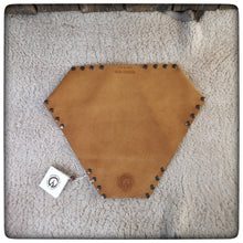Carica l&#39;immagine nel visualizzatore di Gallery, BUSHCRAFT CAMP STOOL Suede Leather