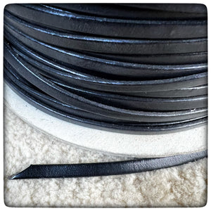 LEATHER CORD - BLACK - FLAT   ( 5mm  - ¹³/₆₄ inches )