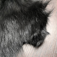 Carica l&#39;immagine nel visualizzatore di Gallery, GENUINE SHEEPSKIN HIDE (Black)